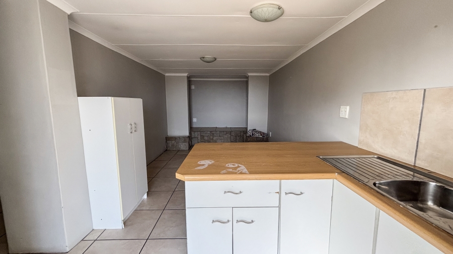 To Let 7 Bedroom Property for Rent in Myburgh Park Western Cape